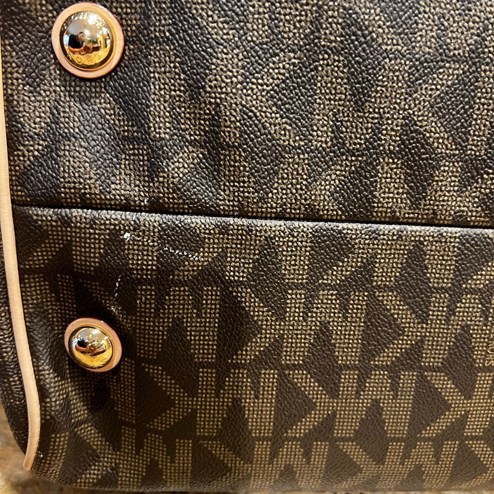Michael Kors Greyson Large Handbag - Picture 11 of 13